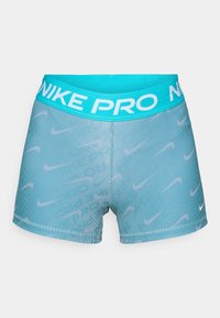 Turkiste Nike Pro shorts med ribbet midjebånd. Har en hvit Nike-logo og subtile mønstrede detaljer i stoffet.