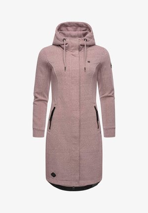 Roze lange jas met een capuchon, voorzien van een rits aan de voorkant, twee zijzakken met ritsen en een textuurstof. Geaccentueerd met het merkembleem.