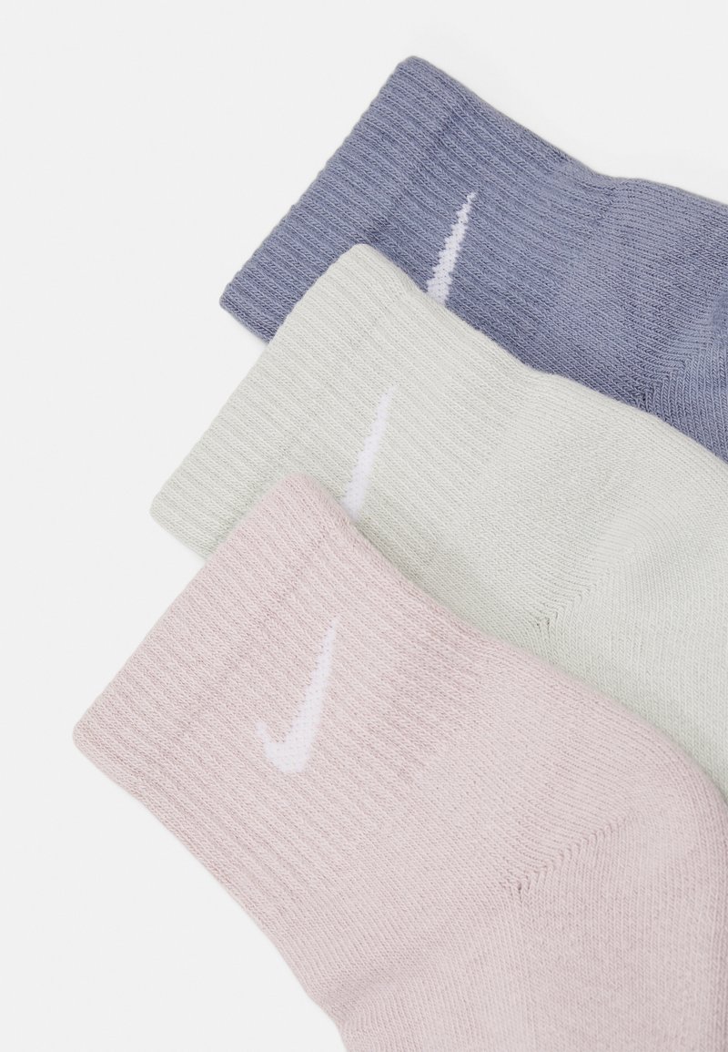 Nike Crew Socks Ladies Nike Sports Socks Nike Performance EVERYDAY