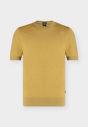 Pull en maille jaune moutarde à manches courtes avec col, poignets et ourlet côtelés, présenté sur fond blanc.
