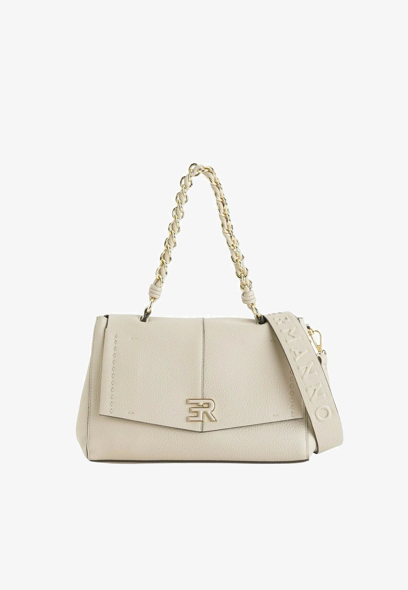 Borsa a mano in pelle beige con tracolla a catena, caratterizzata da una chiusura a patta e logo in rilievo. Superficie testurizzata con dettagli di cuciture evidenti.