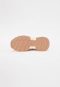 Thumbnail Image 5
