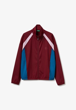 Veste de sport bordeaux avec des panneaux blancs et bleus. Dotée d'un col montant, d'une fermeture éclair sur le devant et d'un petit logo sur la poitrine. Texture lisse.