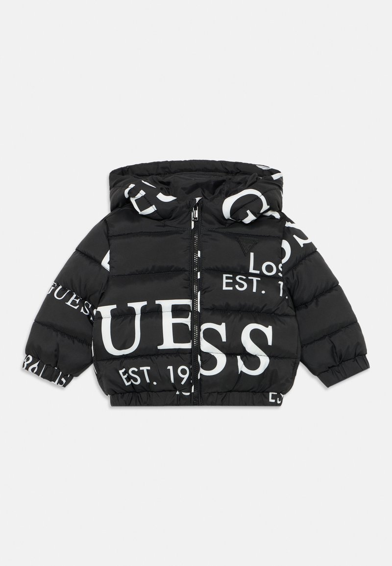 Veste d'hiver noire avec capuche, présentant un design matelassé brillant et un grand logo blanc. Fermeture éclair frontale et poignets élastiques.