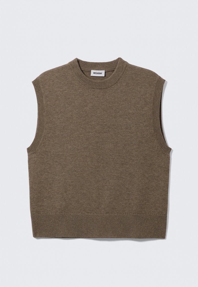 Suéter de punto marrón sin mangas con cuello redondo, bordes acanalados y textura suave; la etiqueta dice "WEEKDAY".