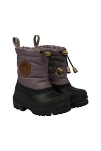 Botas de invierno de nailon morado con parte superior acolchada, suelas de goma negras y cordones ajustables. Presenta un parche de cuero marrón con el logo.