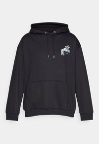 Hoodie noir en tissu doux avec une poche kangourou, capuche avec cordon de serrage et impression graphique avec un design sur la poitrine.