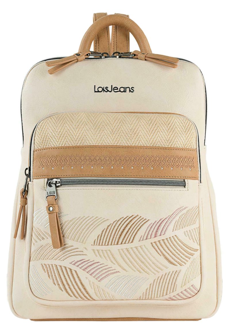 Mochila beige con acentos de cuero, que presenta intrincados patrones de hojas en dorado, rosa y crema. Cierre de cremallera plateada y correas dobles para los hombros.