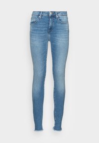 Kape sinim denim na maong na may kupas na hugis, limang bulsa, mga loop ng sinturon, at isang raw na hem sa bukung-bukong. Gawa sa stretchable na pinaghalong cotton.