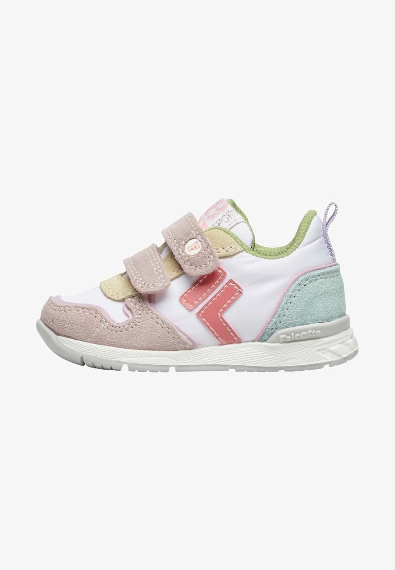 Sneaker multicolore con accenti rosa, verde e beige, dotata di due cinturini regolabili in Velcro, sovrapposizione in suede texturizzato e suola bianca.