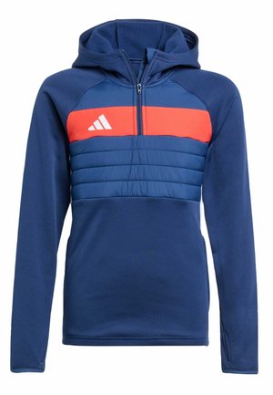 Marineblå hættetrøje med lynlås, der har et rødt og blåt panel på brystet og teksturerede stofdetaljer. Adidas-logoet vises.