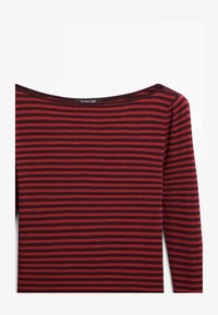 Unausgewählt, red