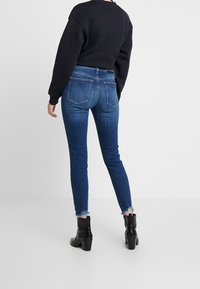 Calvin Klein Jeans Vaqueros pitillo - dark-blue denim