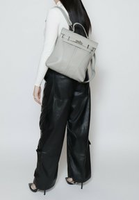 Roberta Rossi CONVERTIBLE INTO - Rugzak - light grey