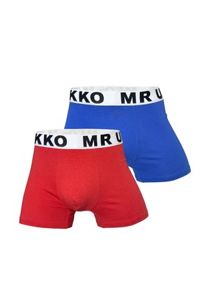 Zwei Herrenboxershorts, eine rot und eine blau, mit weißen Bundbändern und schwarzem "MR UKKO"-Schriftzug.