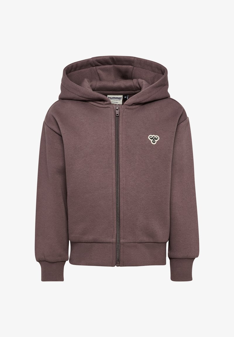 Bruine zip-up hoodie van zacht, textuurrijk materiaal. Heeft een voorzijde rits, ribgebreide manchetten en een logo patch op de linker borst.