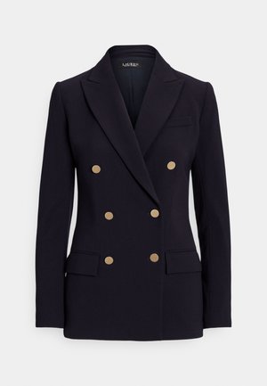 Marineblå dobbeltradet blazer med guldknapper, rullede reverser, to forlommer og en enkelt brystlomme, med en glat stoftekstur.