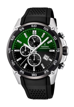 Chronograaf polshorloge met zwarte en groene wijzerplaat, drie subdials, datumweergave, zilveren markers en zwart geperforeerde rubberen band.