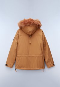 Brun, isoleret jakke med en aftagelig faux fur hætte. Har lynlås lukning, snoretræk i livet og elastiske manchetter. Glat tekstur.