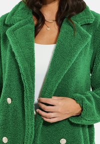Threadbare Abrigo corto - green