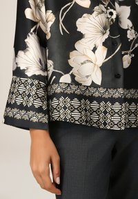 Oltre IN RASO FLOREALE - Blusa - nero