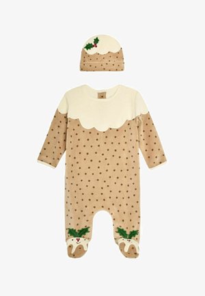 Barna bolyhos kezeslábas bézs pöttyökkel, hullámos krémszínű nyakkivágással és ünnepi motívumokkal, beleértve a magyal és puding részleteket a talpakon.