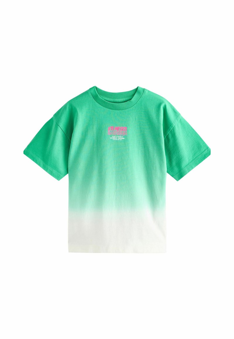 Zaļš gradienta T-krekls ar apaļu kaklu, īsām piedurknēm un mīkstu kokvilnas tekstūru. Priekšpusē rozā grafiskais teksts, apakšmalā balta krāsa.