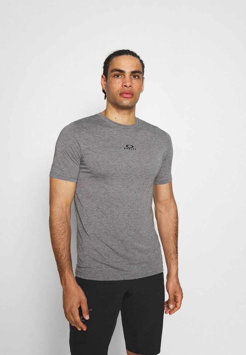 Oakley BARK NEW - T-shirt desportiva - athletic heather grey