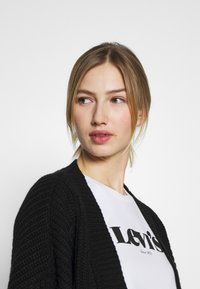 Levi's® THE PERFECT TEE - Triko s potiskem - white
