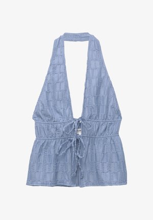 Světle modrý, bezrukávový crop top s texturovaným vzorem, hlubokým V-výstřihem, stahovací pasem a nařasením.