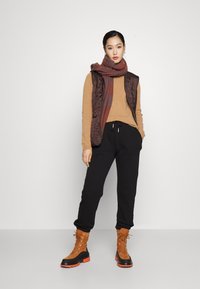 Barbour BETTY LINER - Colete - brown
