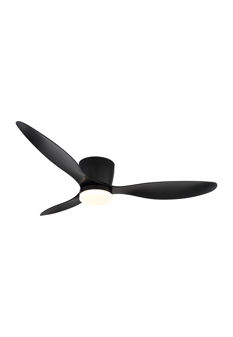 Tříramenný černý stropní ventilátor s integrovaným kulatým bílým světlem uprostřed, zobrazený na bílém pozadí.