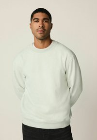 Unselected, sage green marl