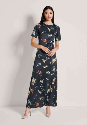 Maxi-jurk met bloemen in donkere kleur, voorzien van korte mouwen, een ronde halslijn en een vloeiende silhouet. Voorzien van kleurrijke vlinder- en bloemenpatronen.