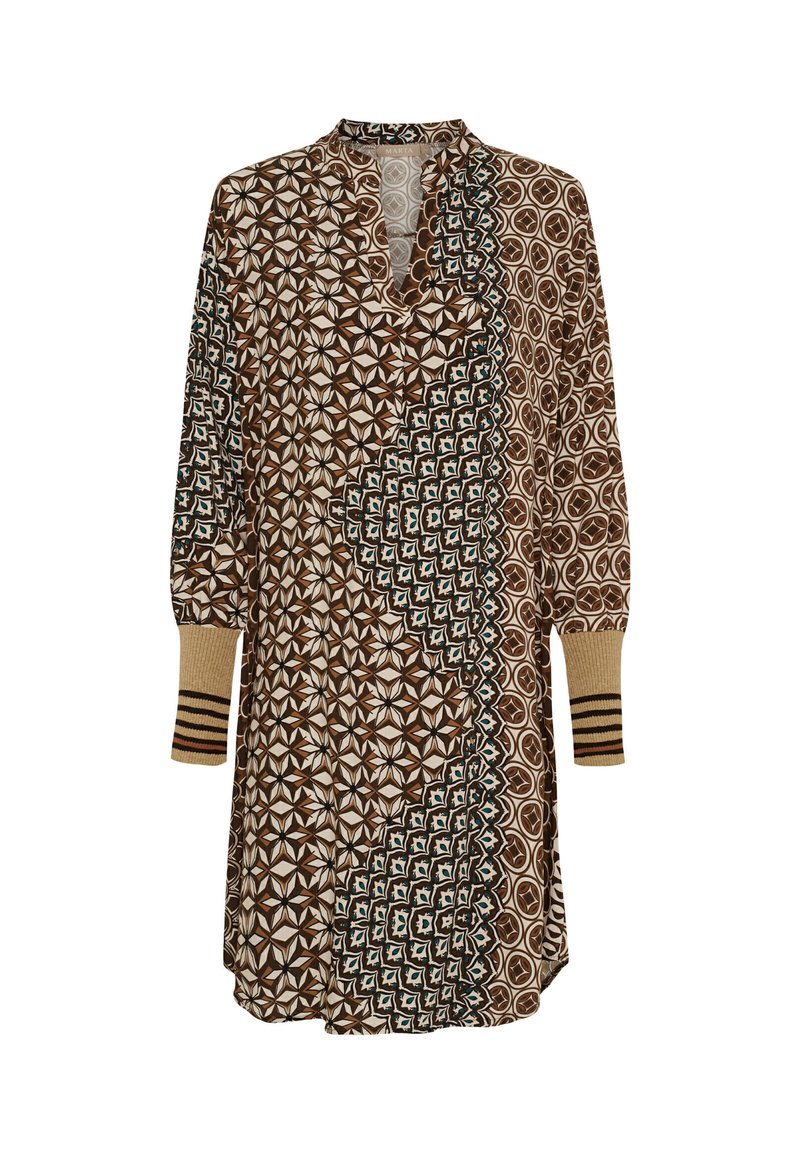 Brun mønstret kjole med geometriske designs i beige og teal. Lange ærmer med ribbede manchetter. Blødt stof med en afslappet pasform.