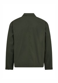 Olivově zelená bunda se jednoduchým designem, s klasickým límcem, dlouhými rukávy a detaily na manžetách na knoflíky. Hladká textilie.