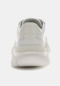 Guess Baskets basses - white