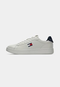 Unselected, red/blue/white
