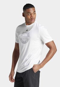 adidas Performance TNS WMB LONDON - Printtipaita - white