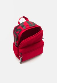 Nike Sportswear MINI UNISEX - Ryggsäck - university red/black/white