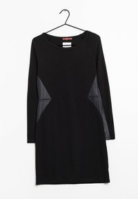 Robe longue noire à manches longues avec un col rond, présentant des panneaux transparents noirs sur les côtés. Tissu lisse et design ajusté.