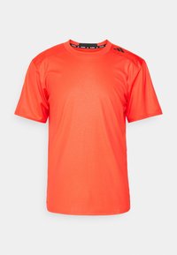 Camiseta de entrenamiento de manga corta en color naranja brillante, con tejido texturizado que presenta un patrón de malla y costuras de acento negras en los hombros.