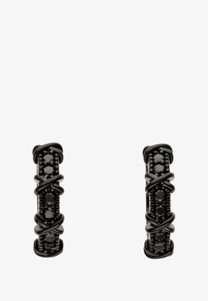 Fekete fülbevalók csavart formával, sima és texturált felületekkel, kisméretű, fazettált elemekkel kiemelve a részleteket.