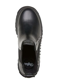Botín negro de tobillo con parte superior de cuero suave, panel lateral elástico, tab de agarre y tachuelas decorativas a lo largo del lateral. Suela texturizada para un buen agarre.
