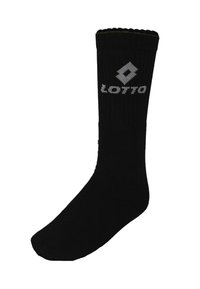 Calzino sportivo nero con texture a costine, caratterizzato da un logo "Lotto" grigio stampato sul davanti. Design al ginocchio con bordo superiore scalloppato.