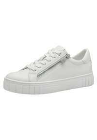 Hvide sneakers i kunstlæder med en tekstureret gummisål, snørre foran og en dekorativ lynlås på siden. Rund tå og minimalistisk design.