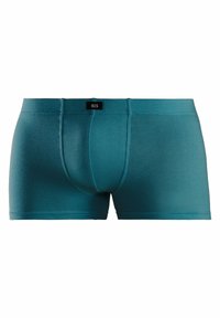Mėlynos vyriškos boxer kelnaitės, pagamintos iš minkštos, tamprios medžiagos. Turi logotipo etiketę ant juosmens ir patogų pritaikytą priekį.