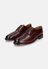 Braune Lederlackschuhe mit glatter Oberfläche, abgerundetem Zeh und einer Fünf-Loch-Schnürung mit kontrastierenden Nähdetails.