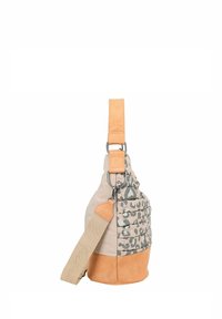 Beige und braune Schultertasche mit einem Leopardenmuster, einheitlicher Form, verstellbarem Tragegurt und Akzenten aus Metall.