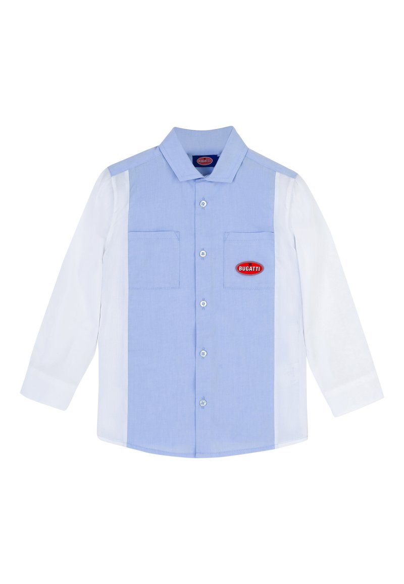 Camicia a maniche lunghe blu chiaro e bianca con bottoni frontali, due tasche sul petto e un patch logo rosso "BUGATTI" sul lato sinistro.